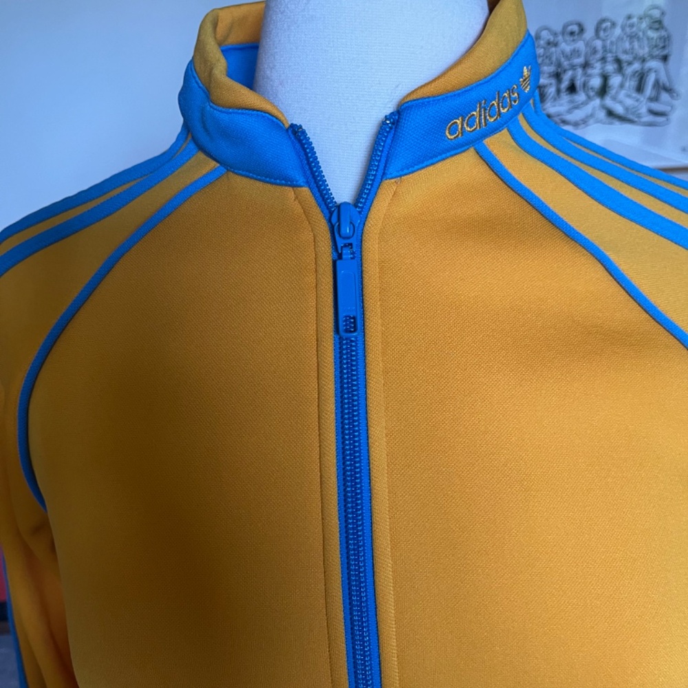Vintage Adidas Woman's Jacket in yellow with blue trim. - Picture 2 of 6